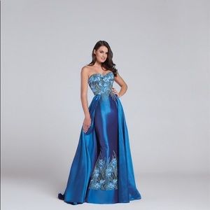 Ellie Wilde size 4 dress